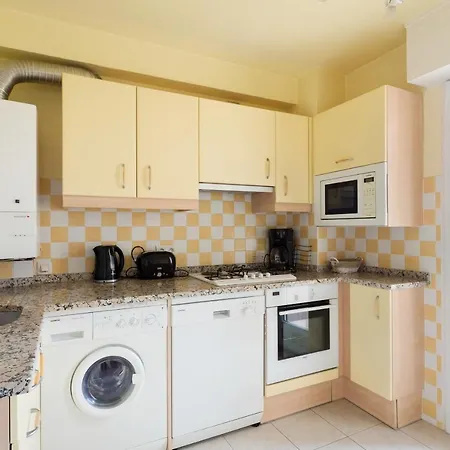 Ixelles Apartman *